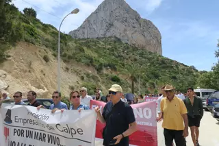 Calp se manifiesta contra la piscifactoria