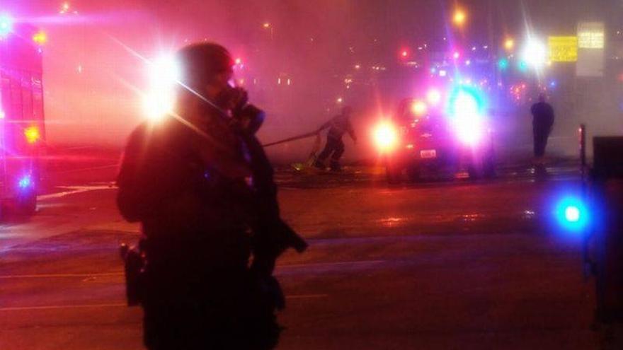 Violentos disturbios en Ferguson tras la absolución del policía que mató a Michael Brown