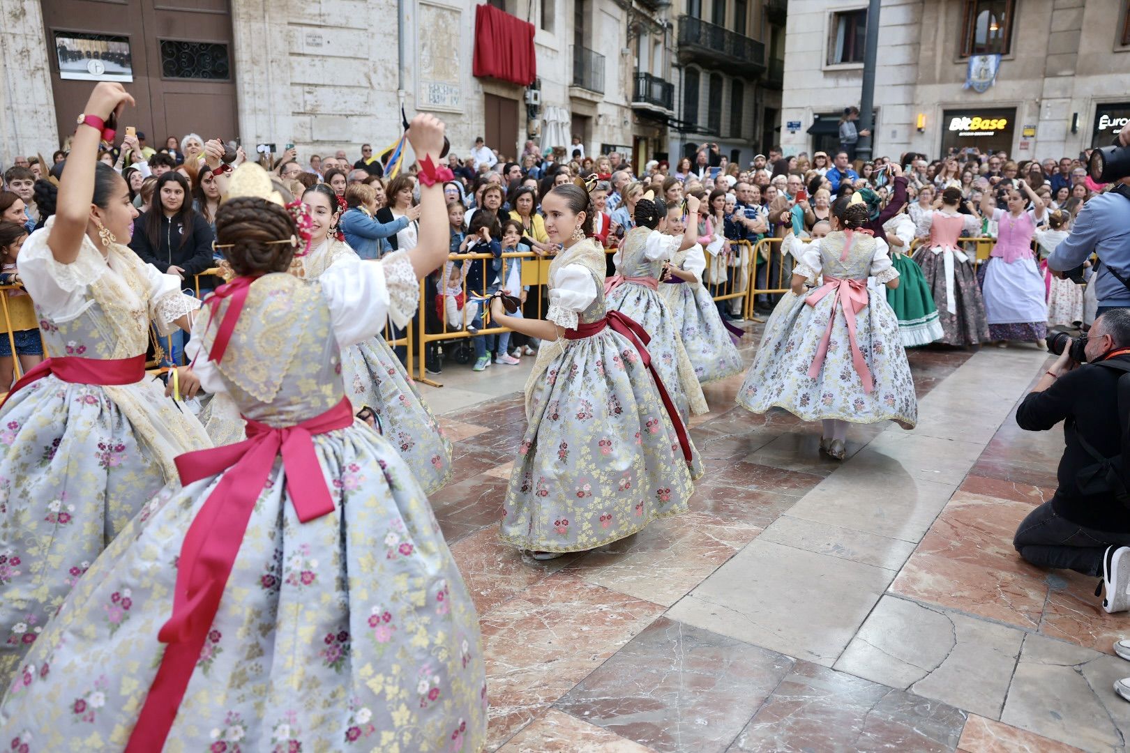 La indumentaria de Paula Nieto y la corte infantil en la "dansà"