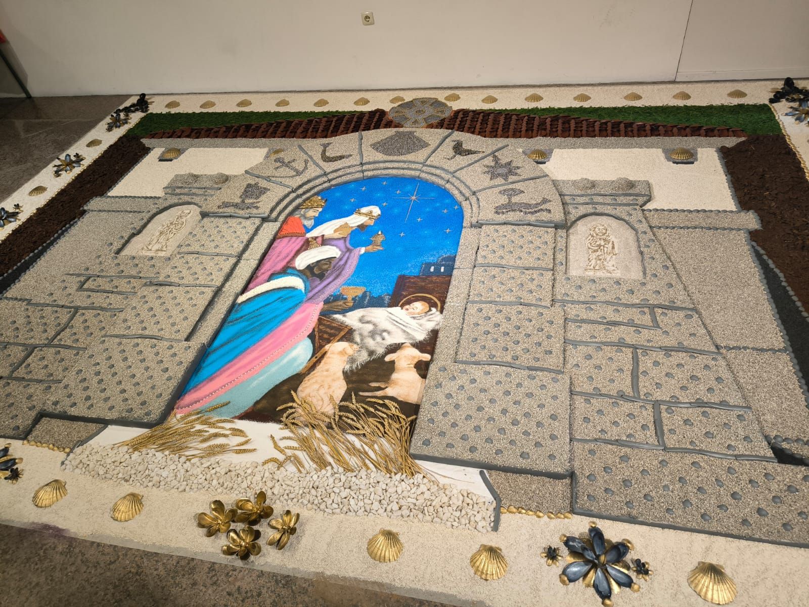 La inauguración de la alfombra "A maxia dos Santos Reis" en Bueu