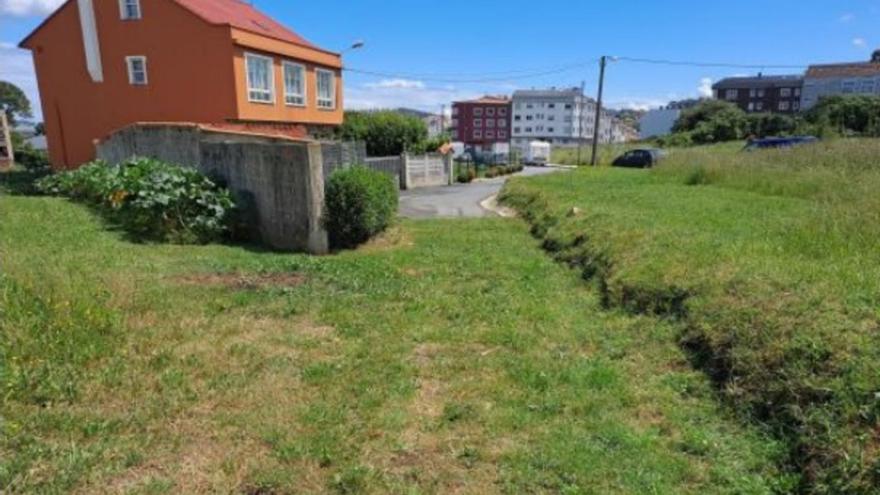 Zona en la que el Concello construirá la nueva calle en Candame. |   // LA OPINIÓN