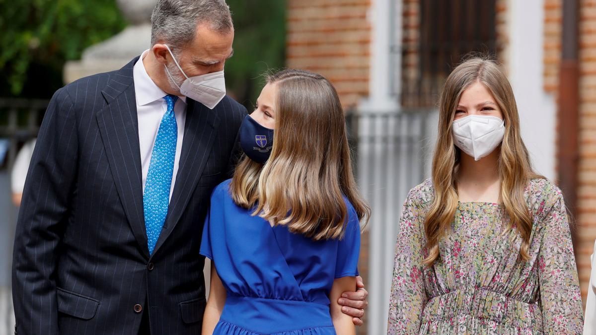 Los Reyes y la infanta Sofía acompañan a la princesa en su confirmación