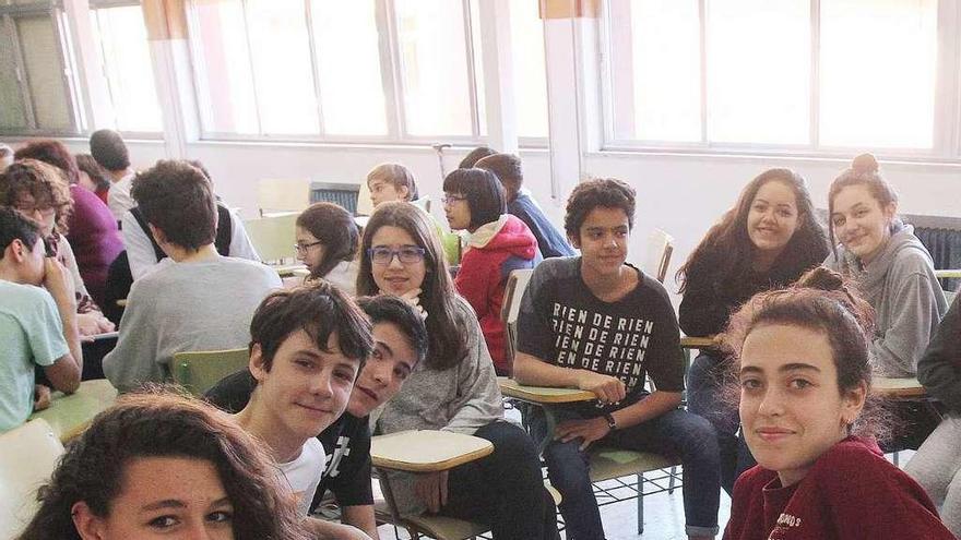 Un grupo de alumnos de Secundaria del IES As Lagoas de la ciudad durante el curso pasado. // Iñaki Osorio