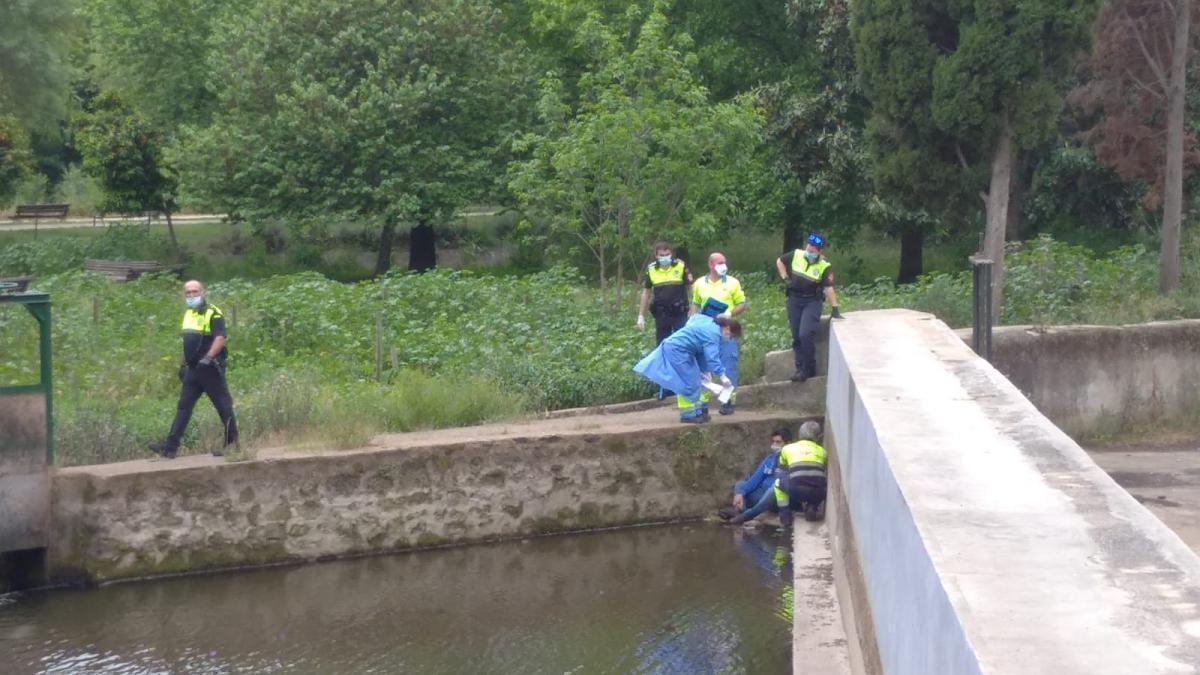 Herido en un brazo tras al caer al canal de La Isla