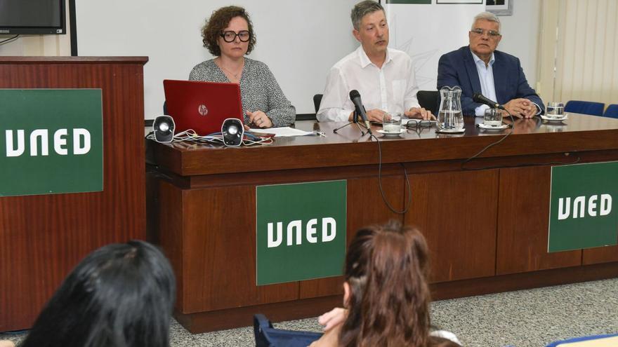 Conferencia en la UNED sobre los valores de Vegueta y Triana para ser Patrimonio Mundial. | | JUAN CASTRO