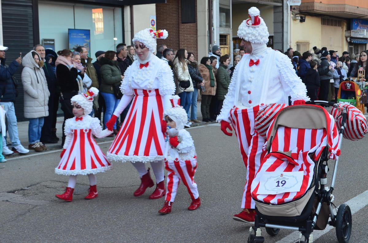 GALERÍA | El desfile de carnaval de Benavente, en imágenes GALERÍA | El desfile de carnaval de Benavente, en imágenes