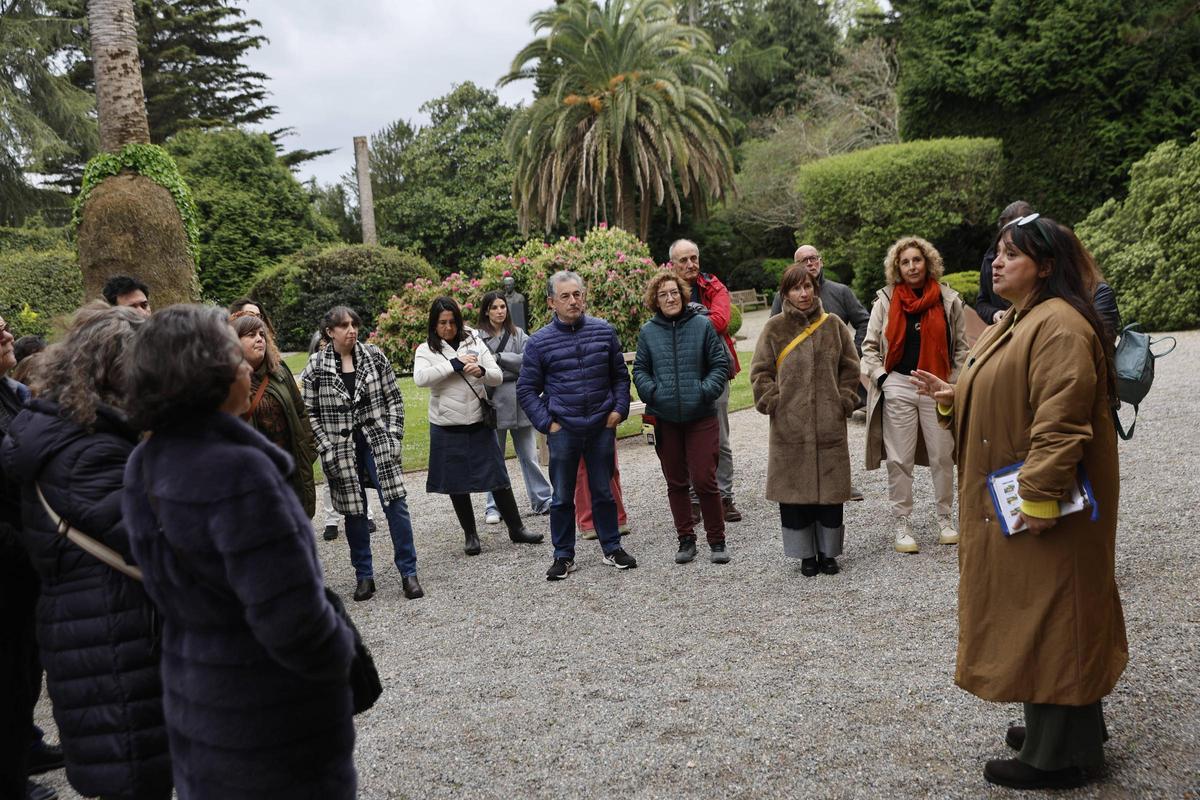 Los participantes en la visita guiada "La botánica de las brujas", en el Museo Evaristo Valle.