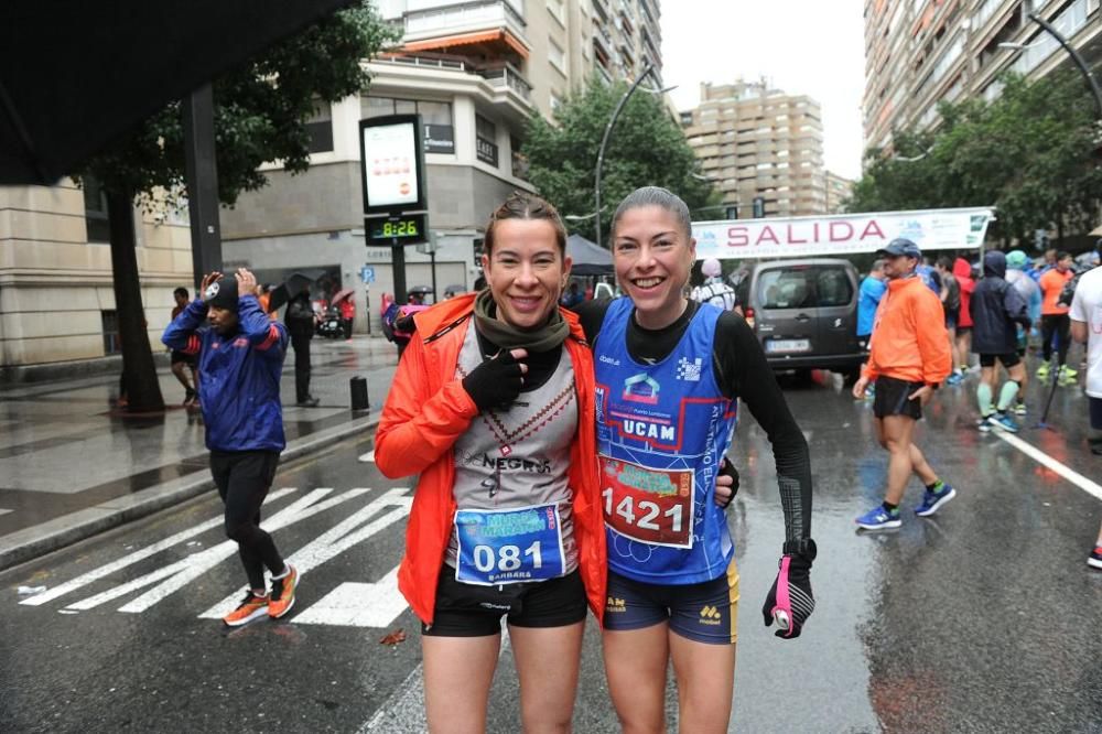 Ambiente y salida de la Maratón y Media Maratón de Murcia