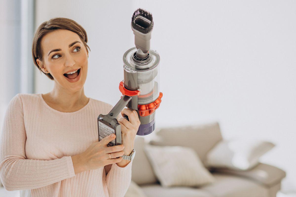 La alternativa a la aspiradora Dyson viene equipada con distintos cabezales