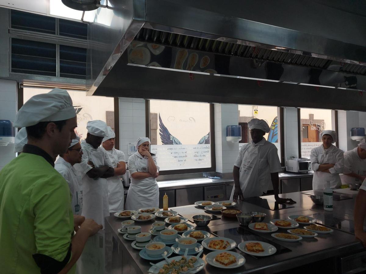 Curso de cocina para migrantes organizado para CEAR.