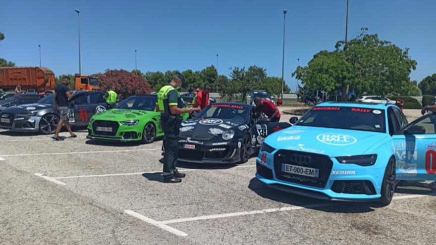 El encuentro de coches de lujo RaceBallRally provoca un accidente en Castelló
