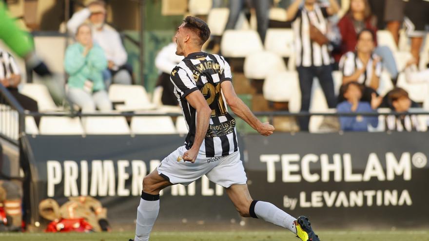 El Castellón encuentra la senda de los goles a base de delanteros