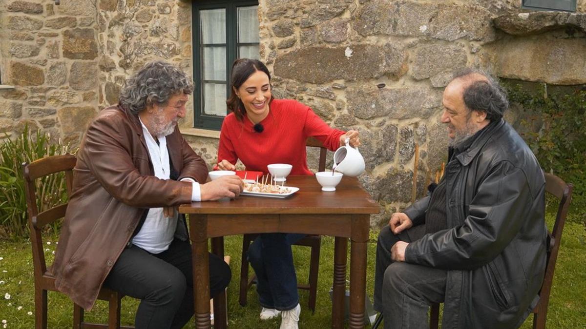 César Lombera e J. Méndez con Noa García.