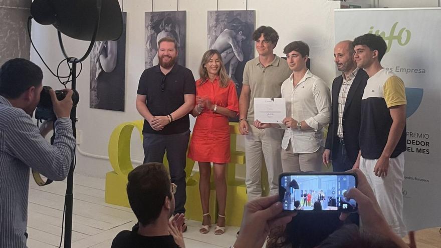 CarHub recibe el Premio Emprendedor del Mes de abril.