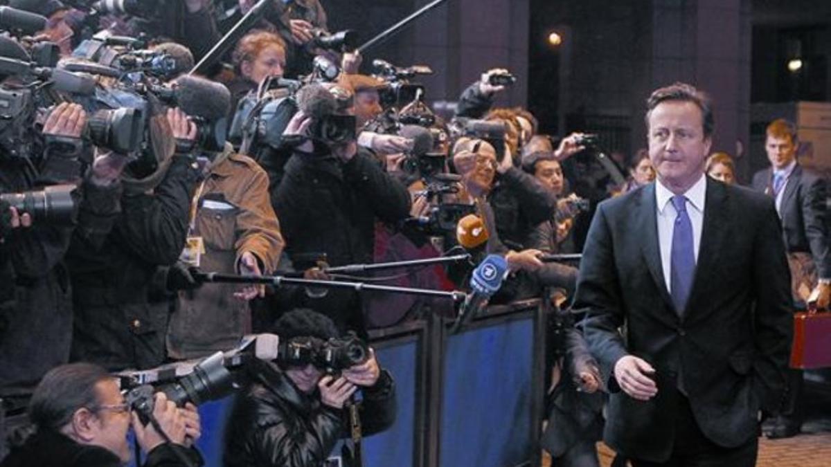 El primer ministro británico, David Cameron, ayer en su entrada en la cumbre de Bruselas