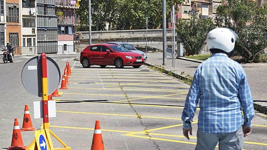 El dia que es pintaven més zones de càrrega i descàrrega.