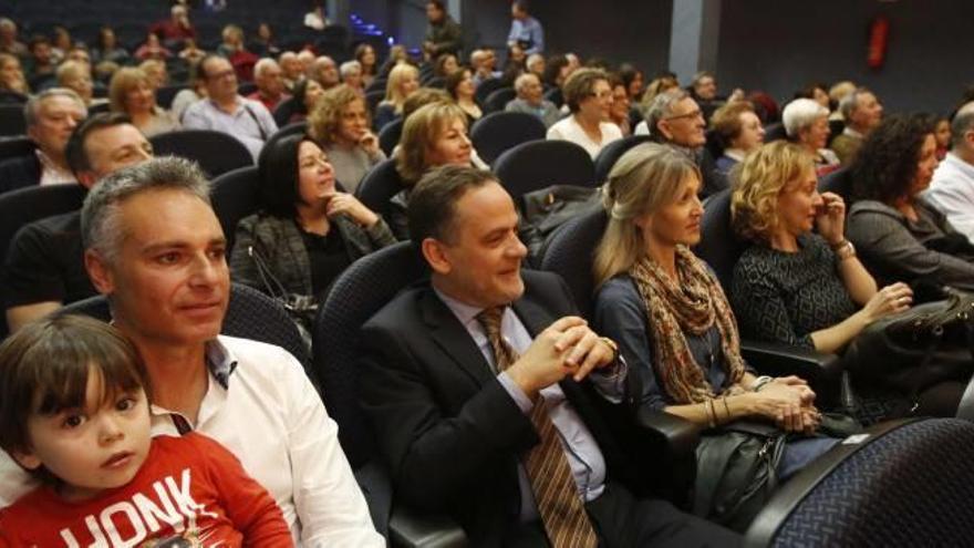 Diversos momentos de la gala musical celebrada para ayudar al Hogar de la Dignidad de la asociación Dar Al Karama.