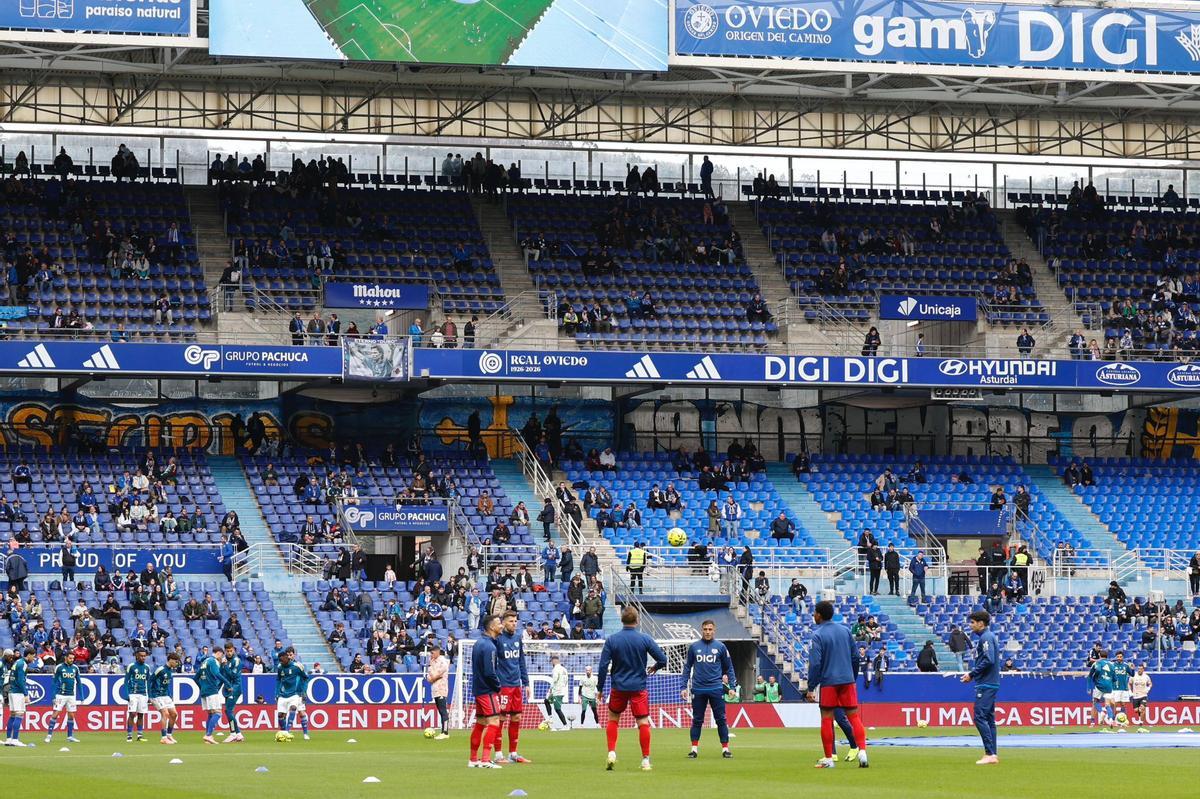 Las imágenes del partido entre el Real Oviedo y el Rayo Vallecano en el ...