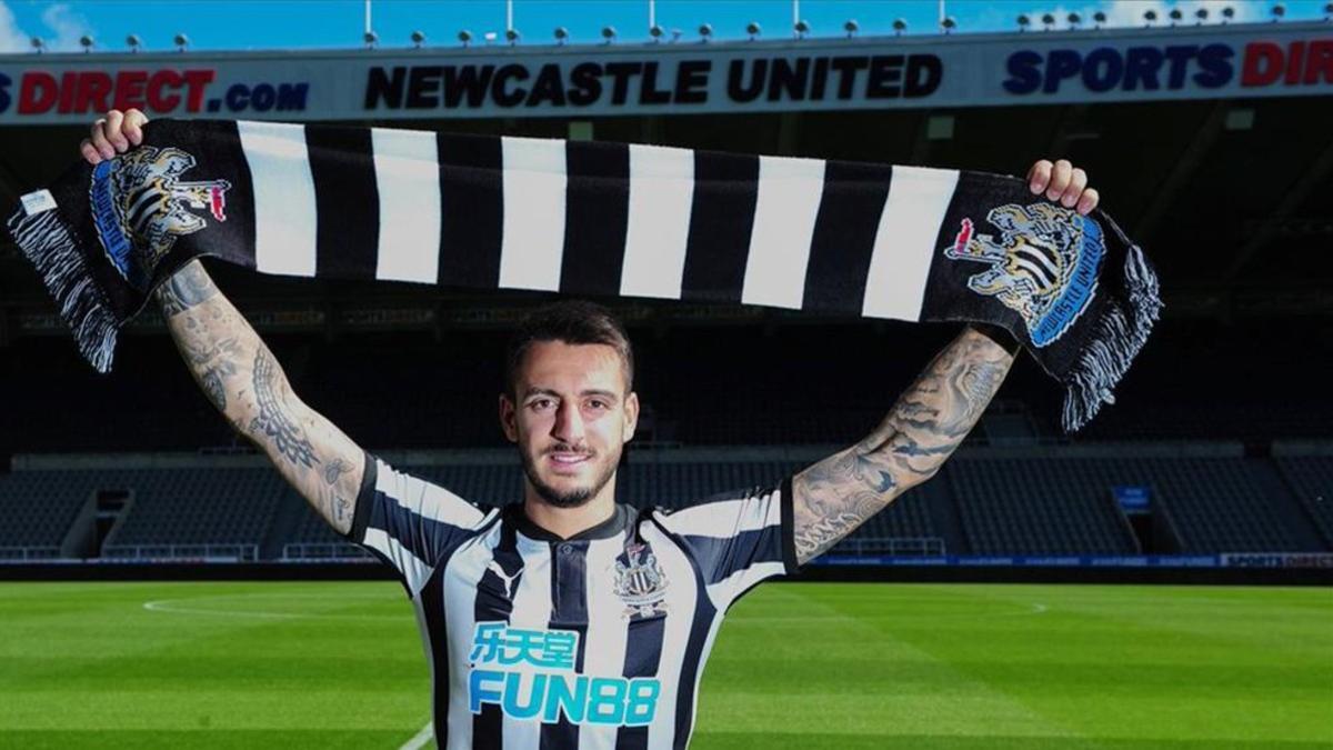 Joselu, nuevo jugador del Newcastle