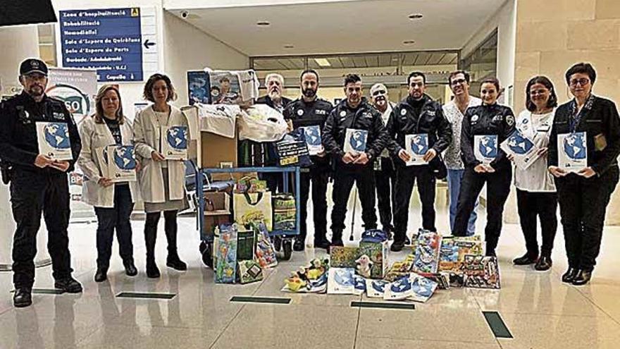 Reparten ilusión en el Hospital de Manacor