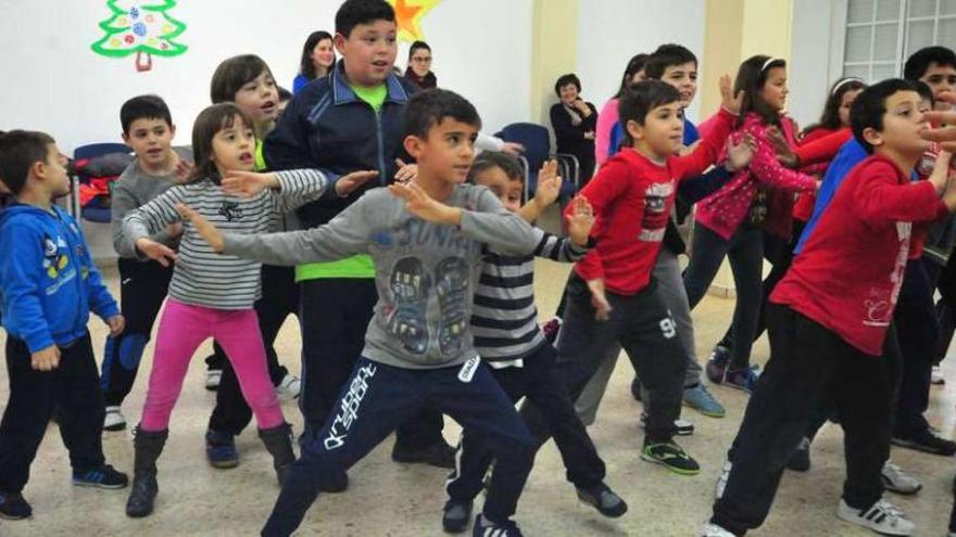 Los niños van a ser los principales protagonistas del carnaval organizado por el Ayuntamiento de Meaño. // Iñaki Abella