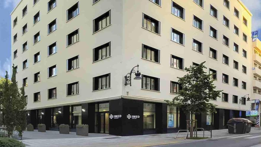 Fachada del hospital IMED Colón en València ciudad.