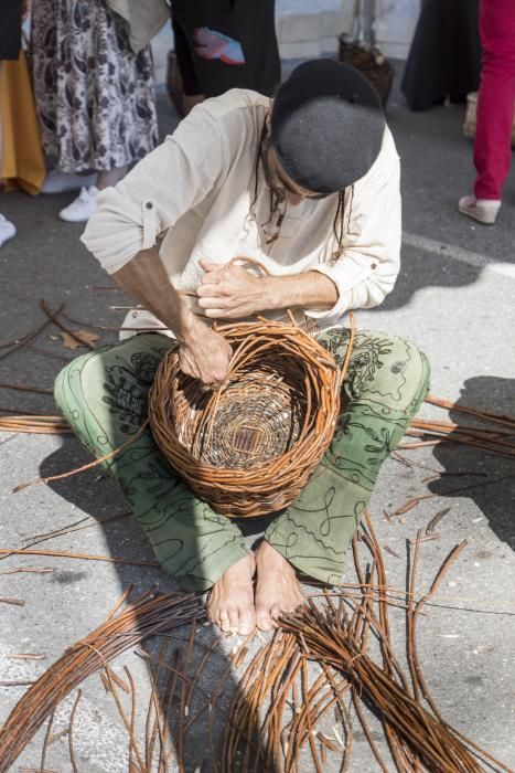 La Festa da Sidra de la parroquia viguesa rompe todas la previsiones, con más de 5.000 asistentes, 1.200 litros del brebaje despachados y 6.000 botellas vendidas. El ANPA Bene Vivere, manzana de oro.