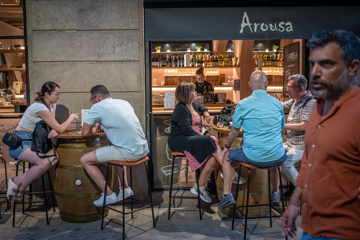 Terraceo ante el Arousa, uno de los últimos en abrir.