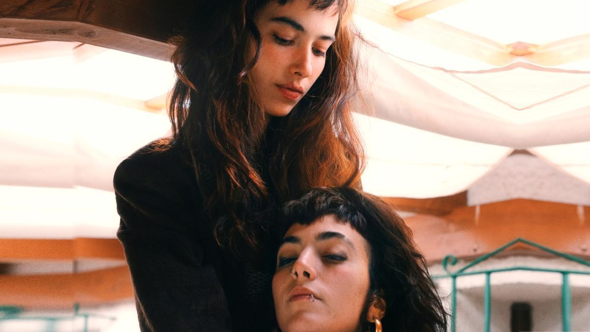 Las hermanas María y Raquel Rubio son el dúo Las nietas de Charli.