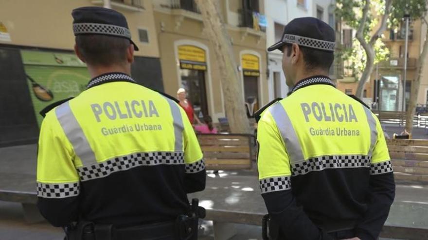 Un guàrdia urbà de Barcelona mata d&#039;un tret un dels sis gossos que havien ferit tres persones