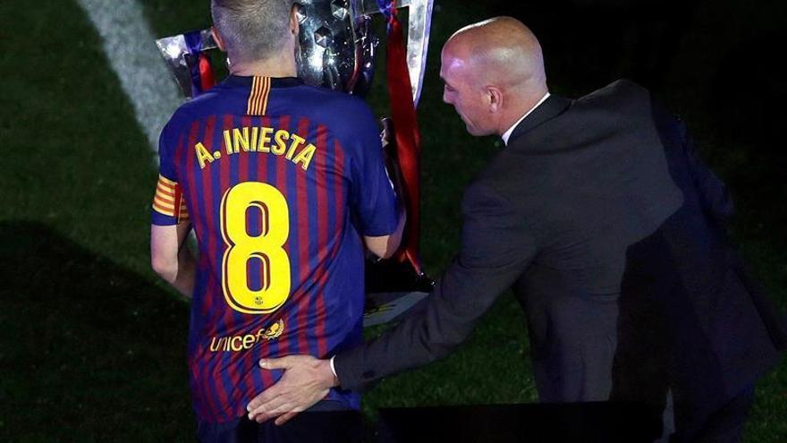 El Camp Nou despide a Iniesta con una fiesta a la altura de la leyenda