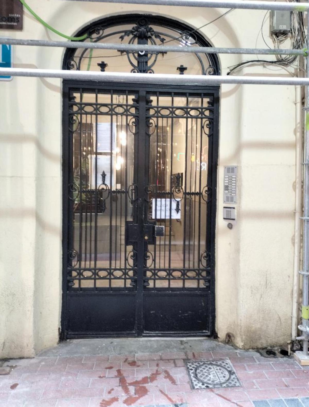 Portal de piso en la calle Santiago