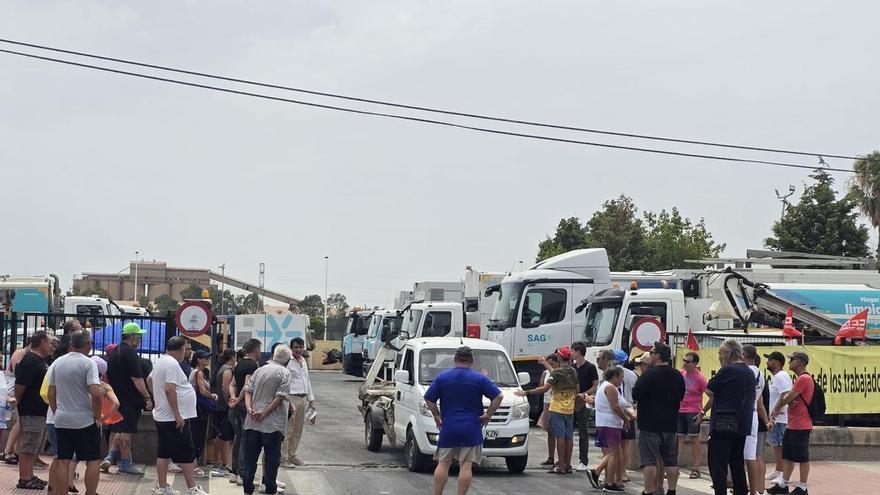Huelga de basuras en Sagunt: Más tensión y actos vandálicos
