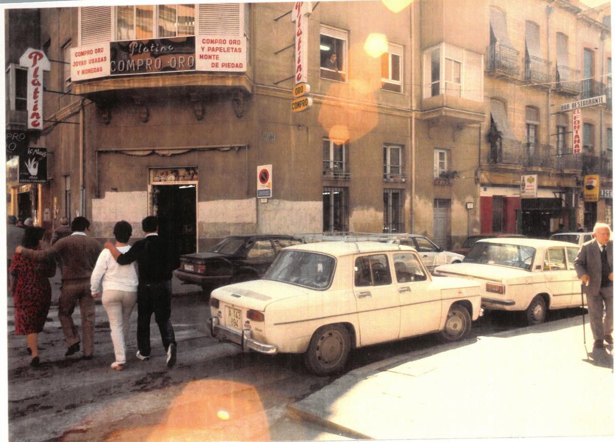 Fachada de la Herboristería Cerámica Pascual en el año 1980.