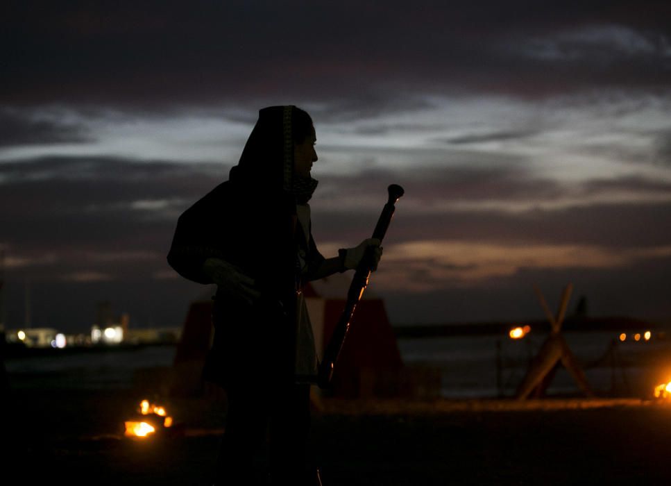 Un espectacular Desembarco al alba da inicio a los Moros y Cristianos en El Campello