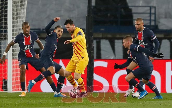 Leo Messi en el partido de Champions League entre el Paris Saint Germain y el FC Barcelona disputado en el Parc des Princes.