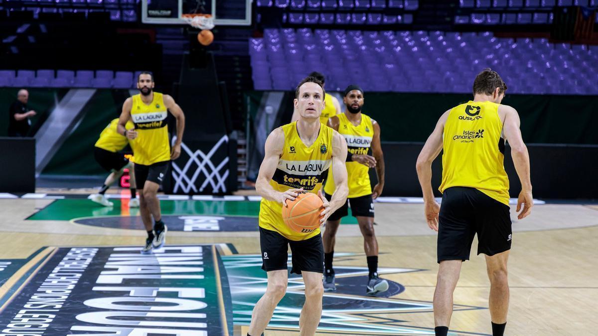 Entreno del CB Canarias en Badalona