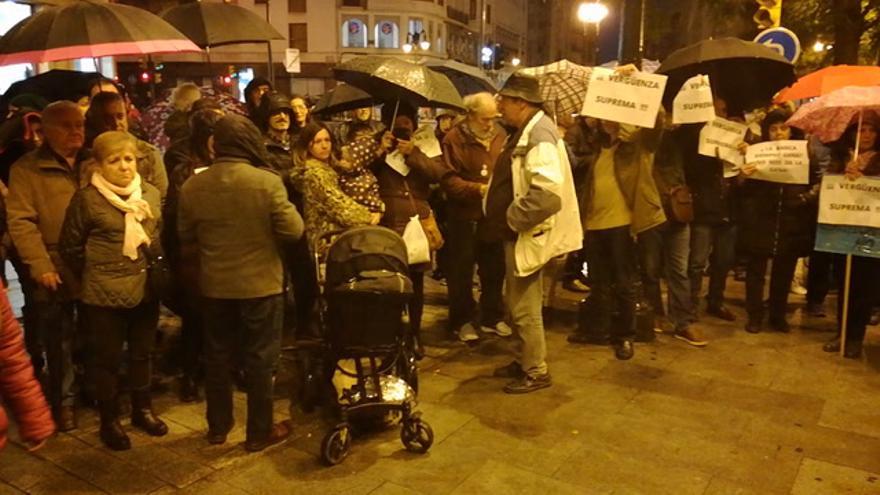 Zaragoza protesta contra la polémica resolución del Supremo a favor de la banca