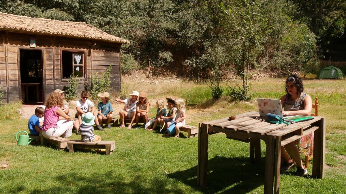 La residencia se celebra del sábado 3 al martes 13 de agosto de 2024 en la granja escuela El Molino de Lecrín, Granada
