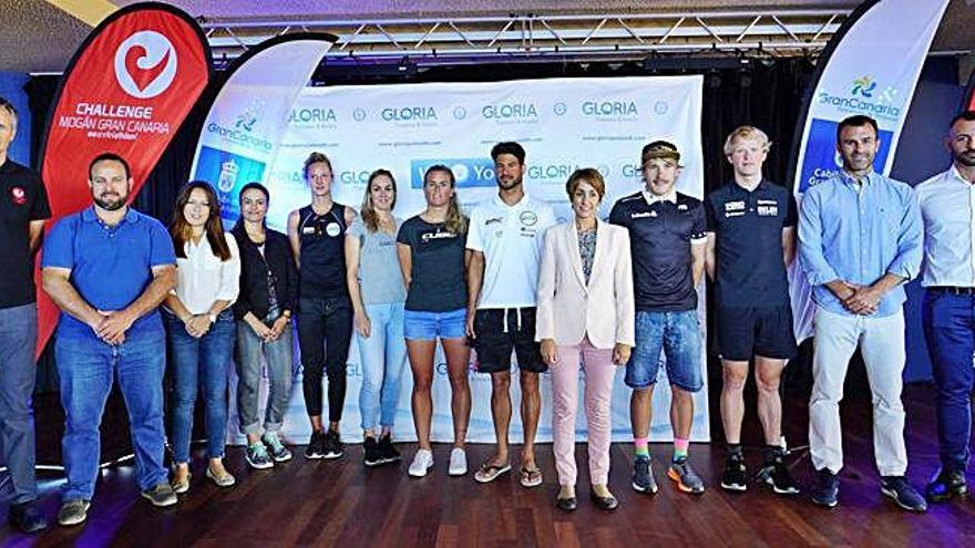 Competidores, autoridades y miembros de la organización durante la presentación oficial de la Gloria Challenge Mogán Gran Canaria, celebrada ayer.