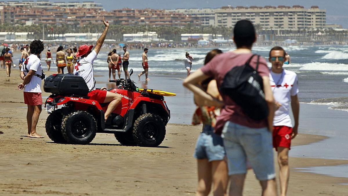 Cruz Roja acumula  517 rescates en las playas  | M.Á.MONTESINOS