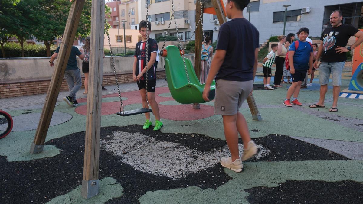 Vecinos de San Fernando en Badajoz solicitan al ayuntamiento mejoras en las zonas públicas