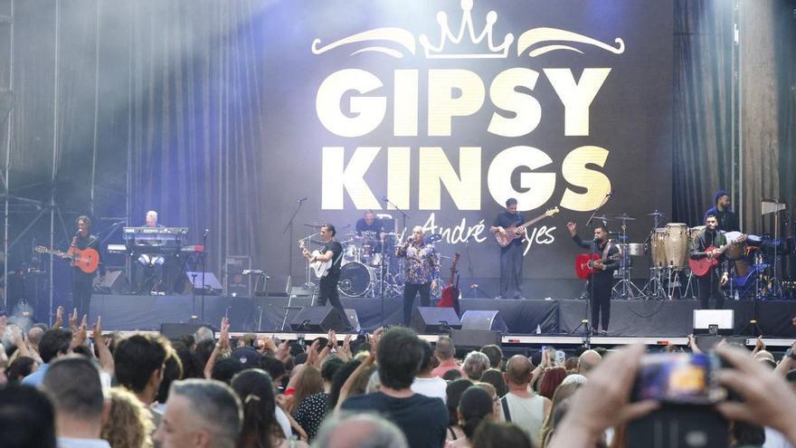 El concierto de los "Gipsy Kings" en el festival Metrópoli de Gijón, en imágenes