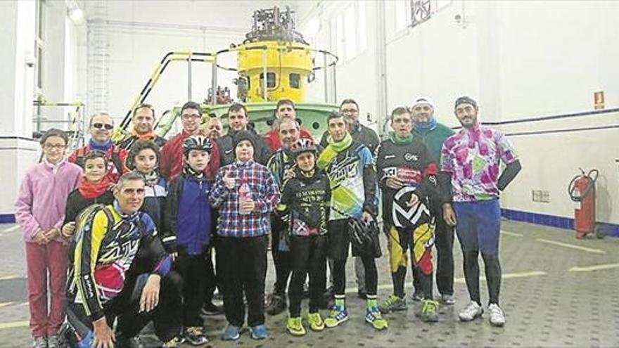 vecinos de villafranca participan en una ruta infantil de navidad