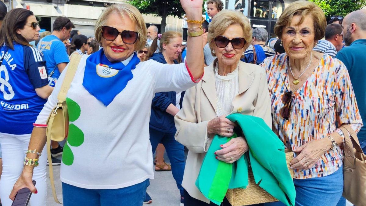 Por la izquierda, Margarita Catalán, Encarnación Vázquez y Concepción Gómez, ayer.