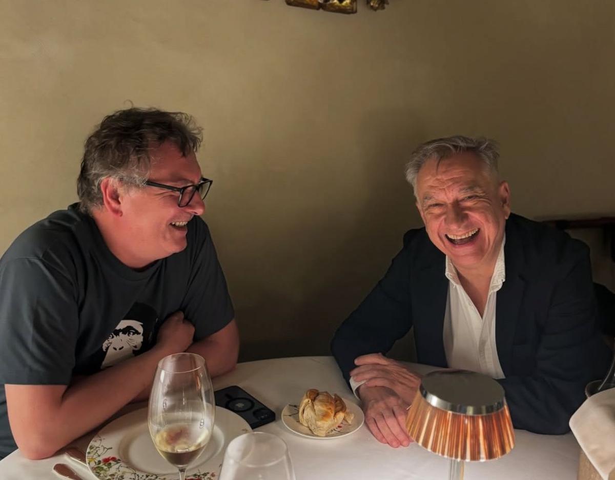 Risas a la mesa con Jose Polo, copropietario de Atrio.