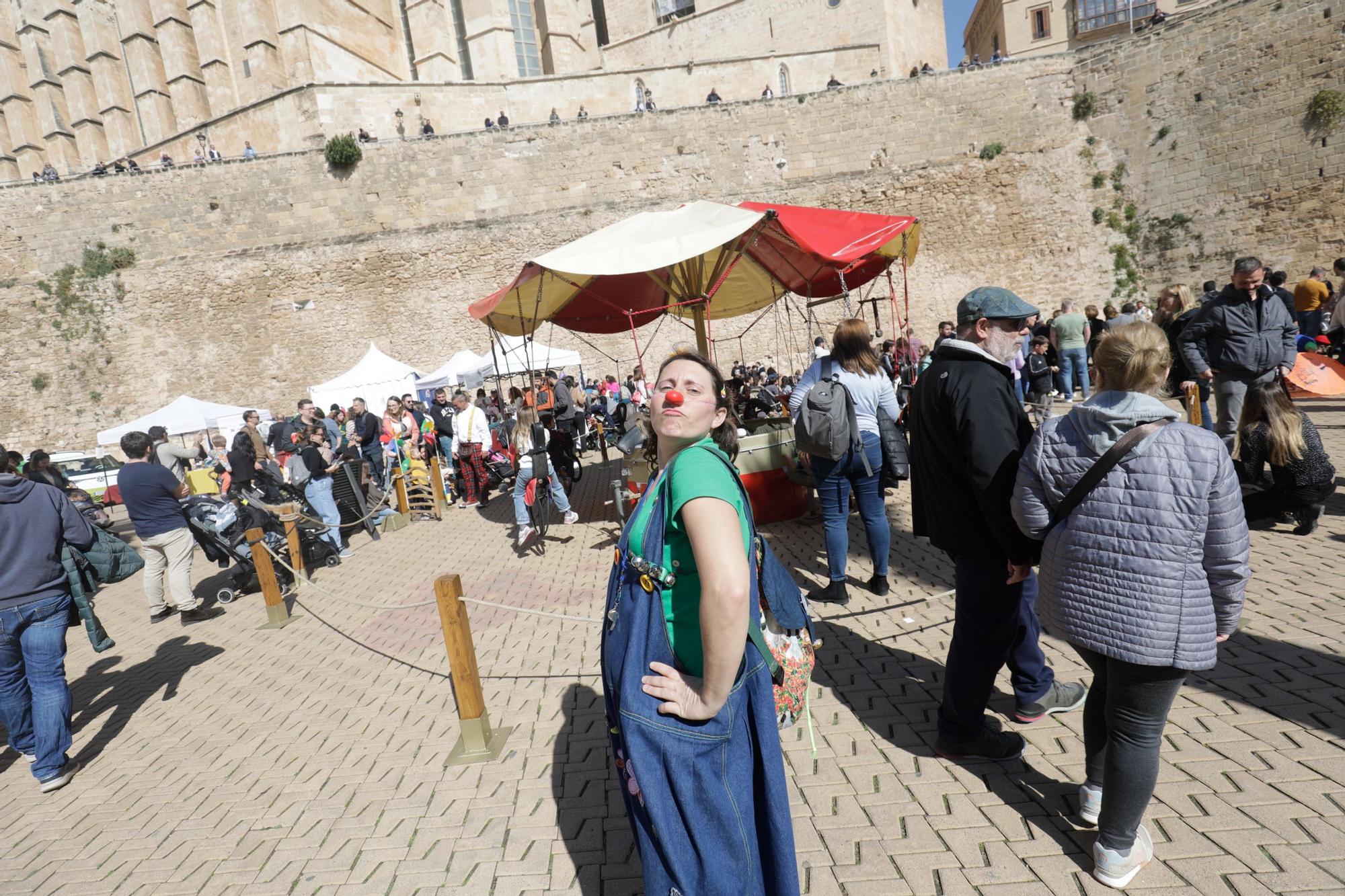 Miles de personas disfrutan de la primera jornada de la Diada de les Illes Balears