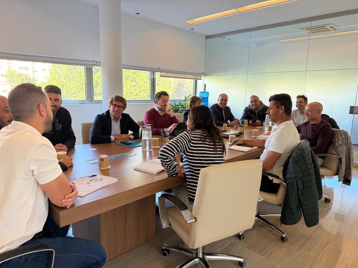 Última mesa de negociación con representantes de la corporación municipal y de los sindicatos