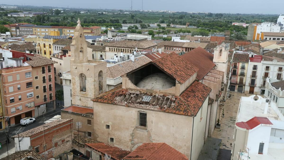 Parte de la imagen de Santa Caterina de Alzira dañada por el temporal.