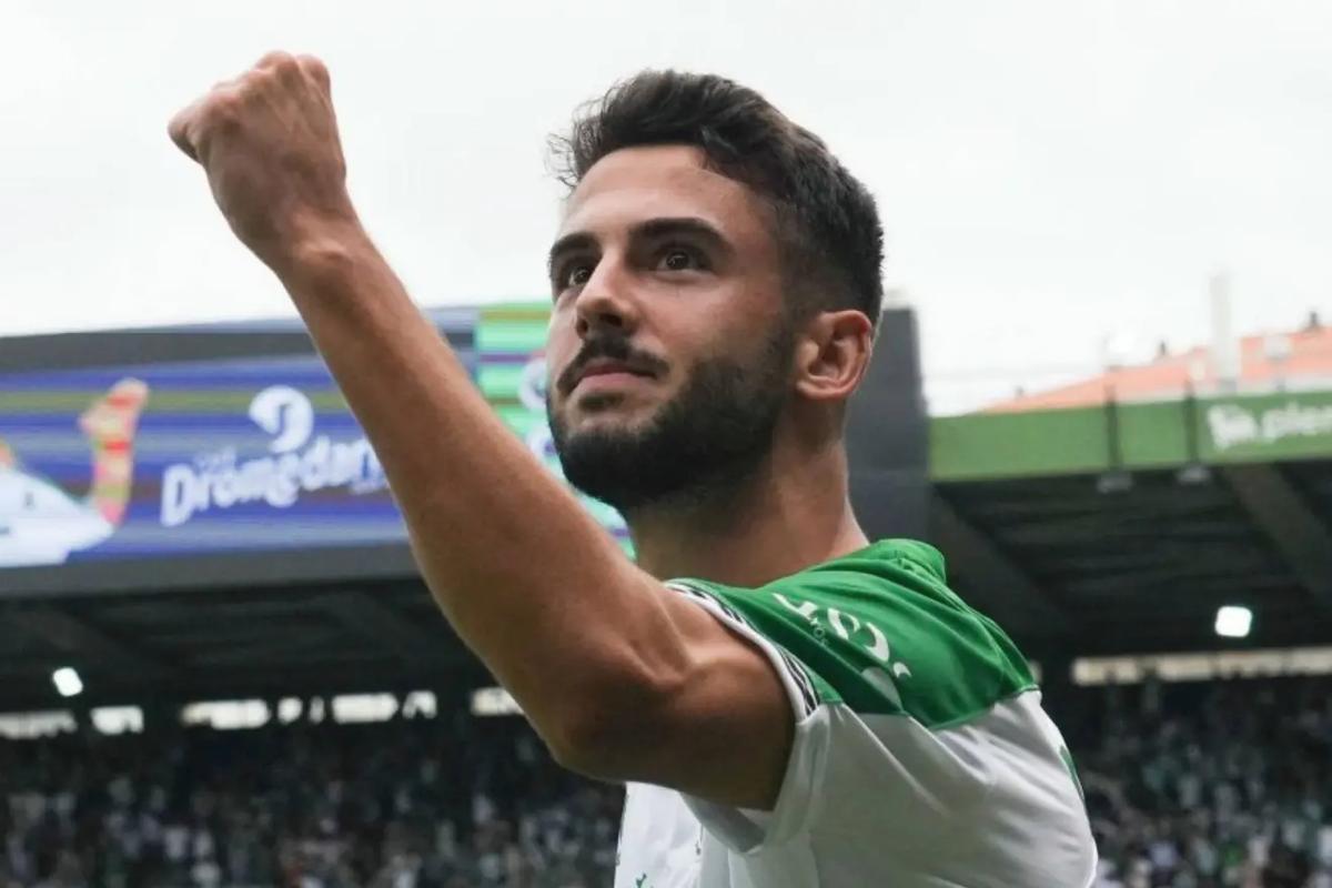 Andrés Martín celebra un gol para el Racing de Santander, esta temporada.